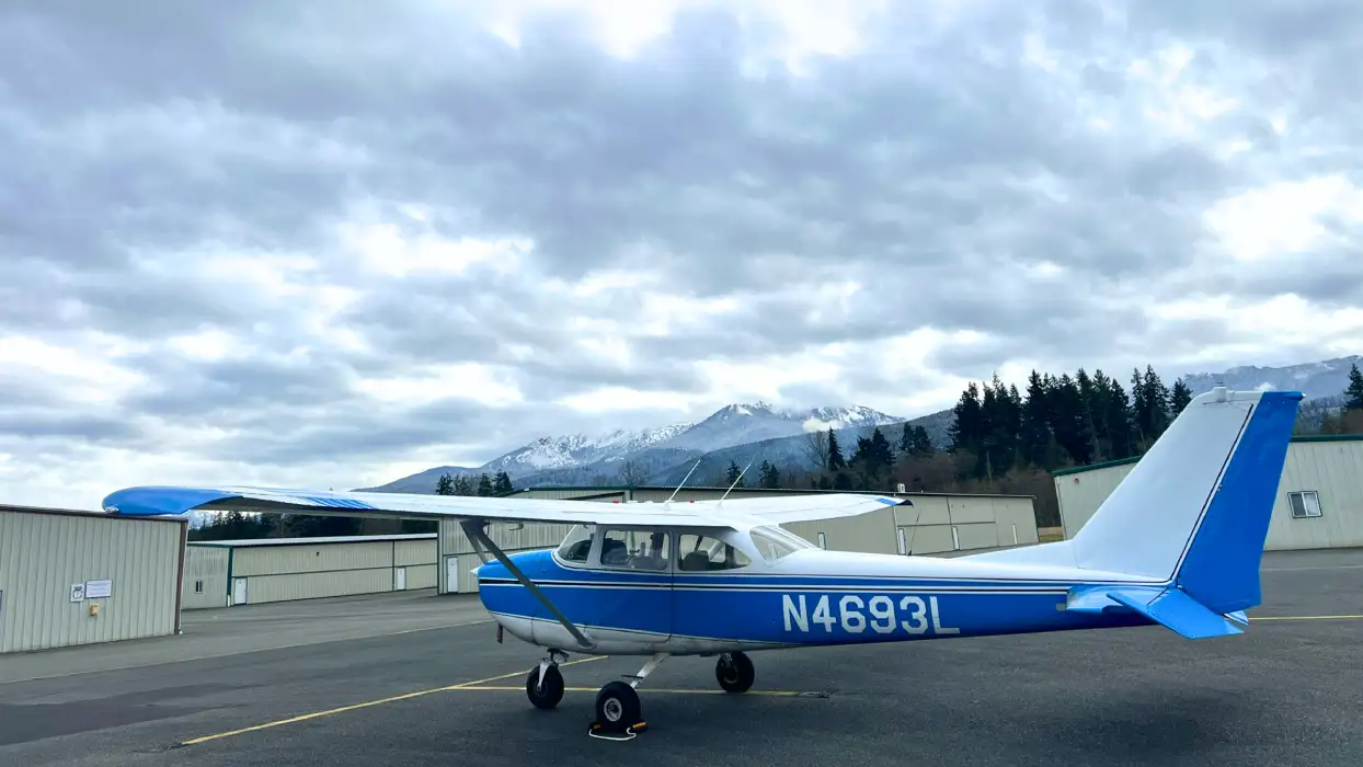 Cessna 172 training aircraft used for discovery flights and pilot lessons in Arlington WA